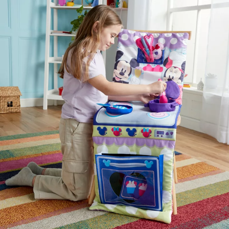 Minnie Mouse Fold-Up Playset 4 Minnie Mouse Fold-Up Playset - Image 2