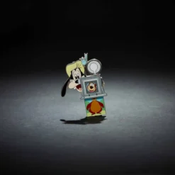 Goofy And Humphrey Bear Pin, Hold That Pose - Disney100 Limited Release -Disney Sales 466044000756 2